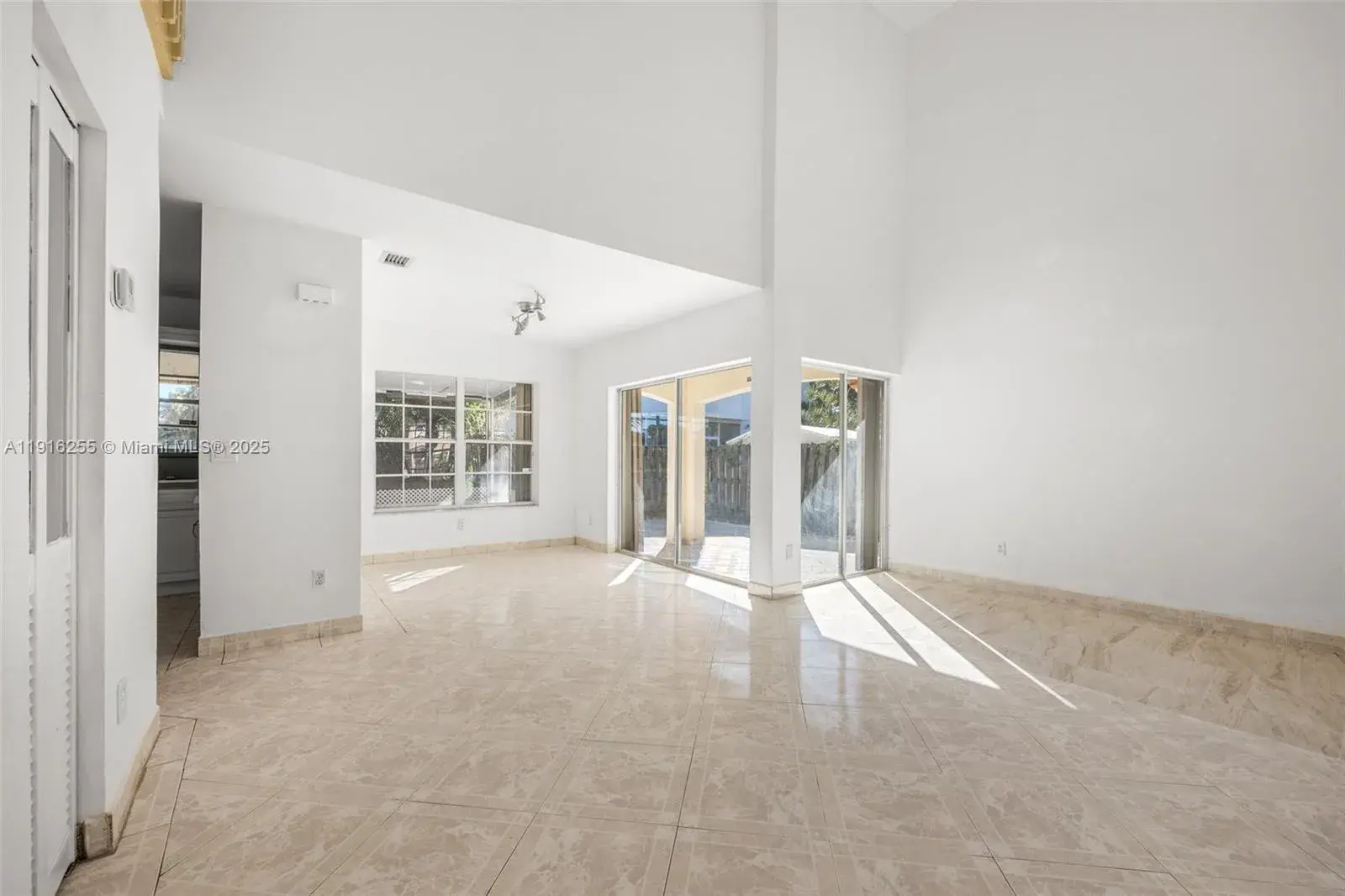 9162 SW 213th Ln, Cutler Bay FL 33189