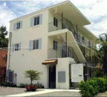 1 bedroom 1 bath Residential for sale at 3680 Oak Ave # 6, Miami FL 33133