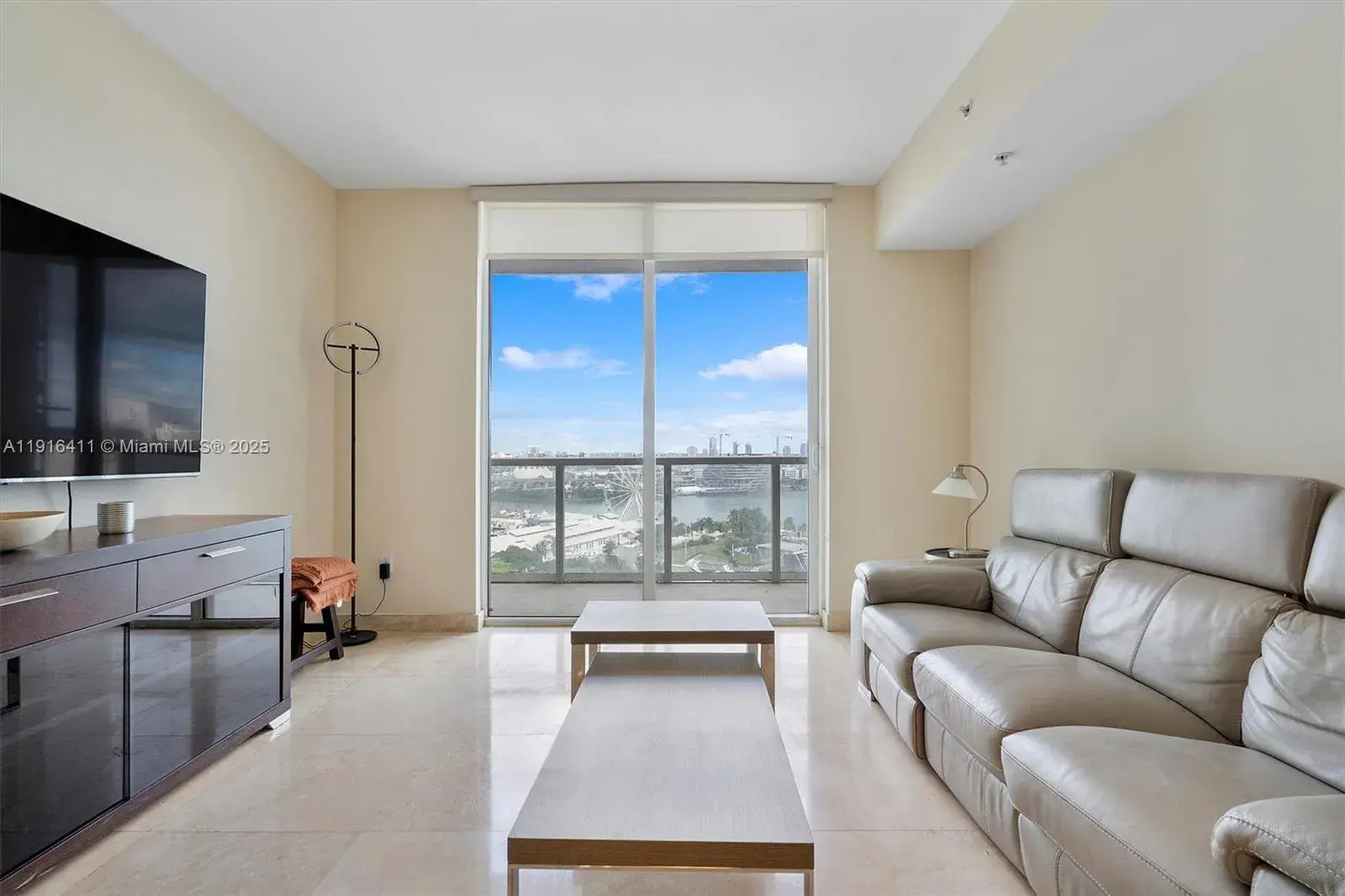 2 bedroom 2 bath Residential Lease for rent at 253 NE 2nd St # 1803, Miami FL 33132