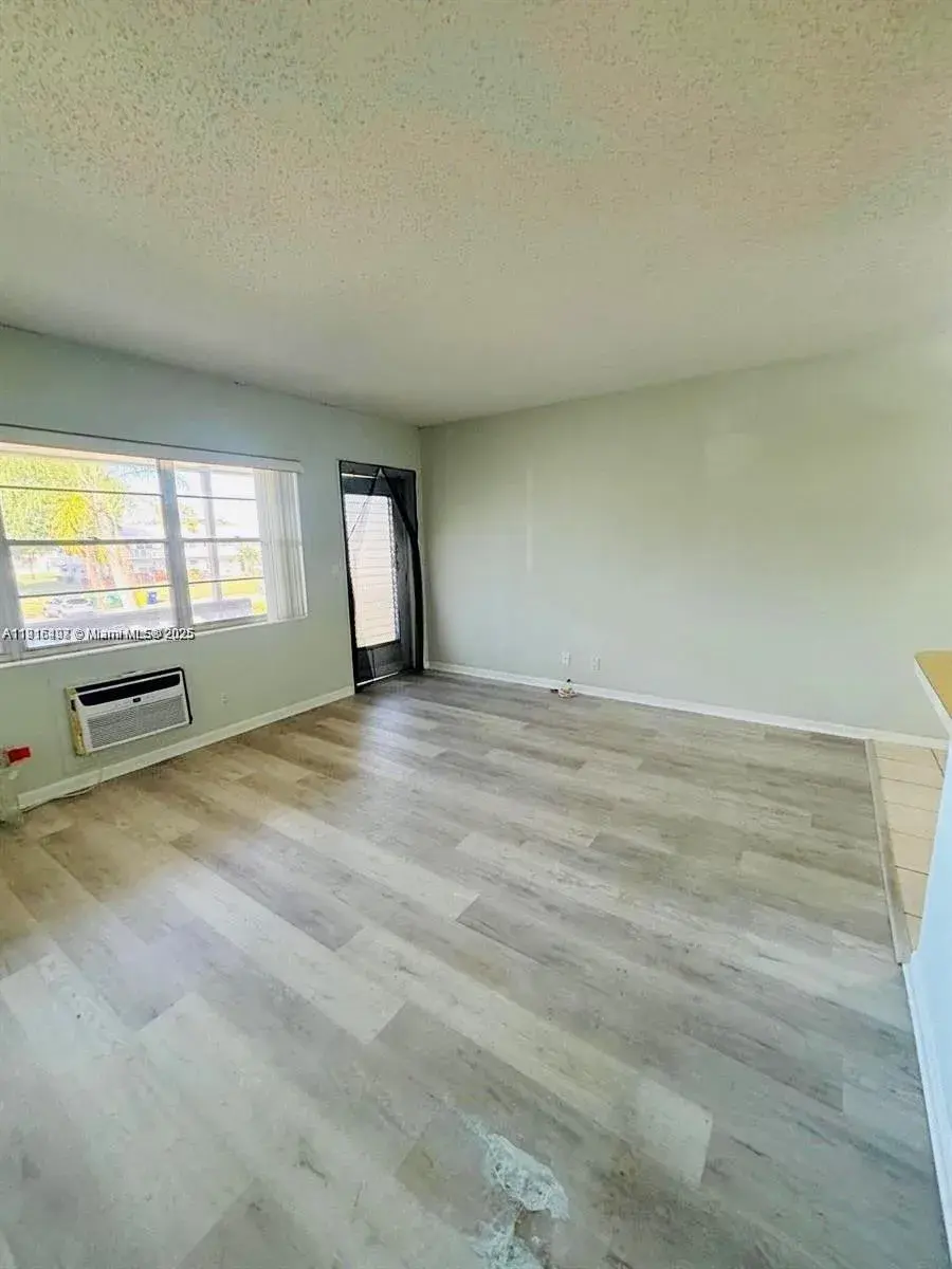 119 Salisbury, West Palm Beach FL 33417