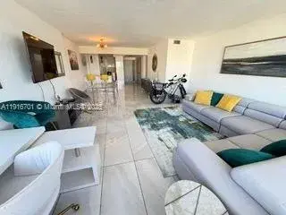 3111 N Ocean Dr # 401, Hollywood FL 33019