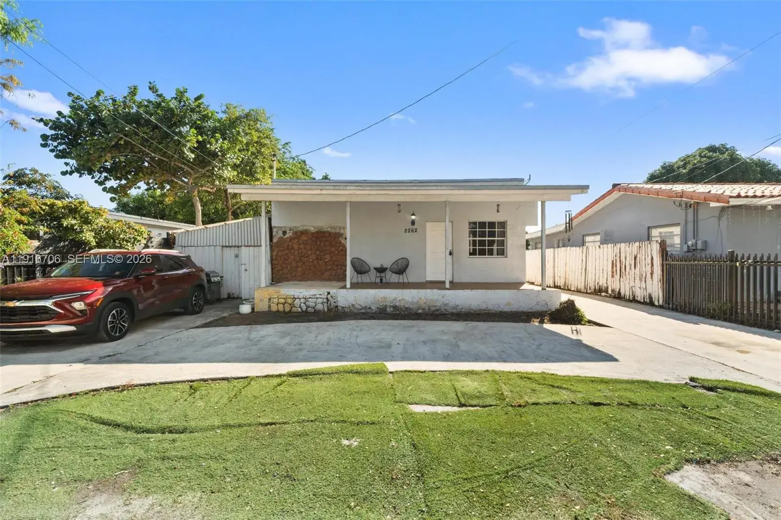 2262 NW 4th St, Miami FL 33125
