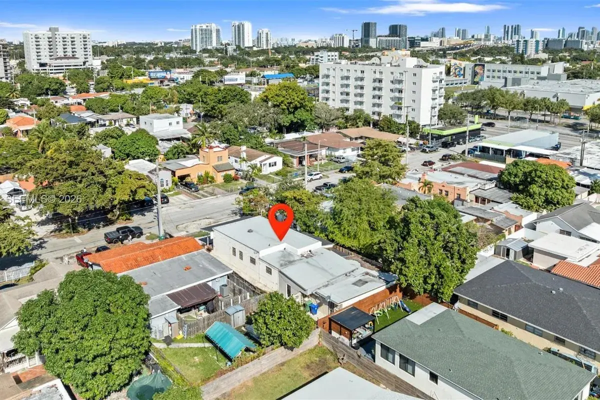 2262 NW 4th St, Miami FL 33125