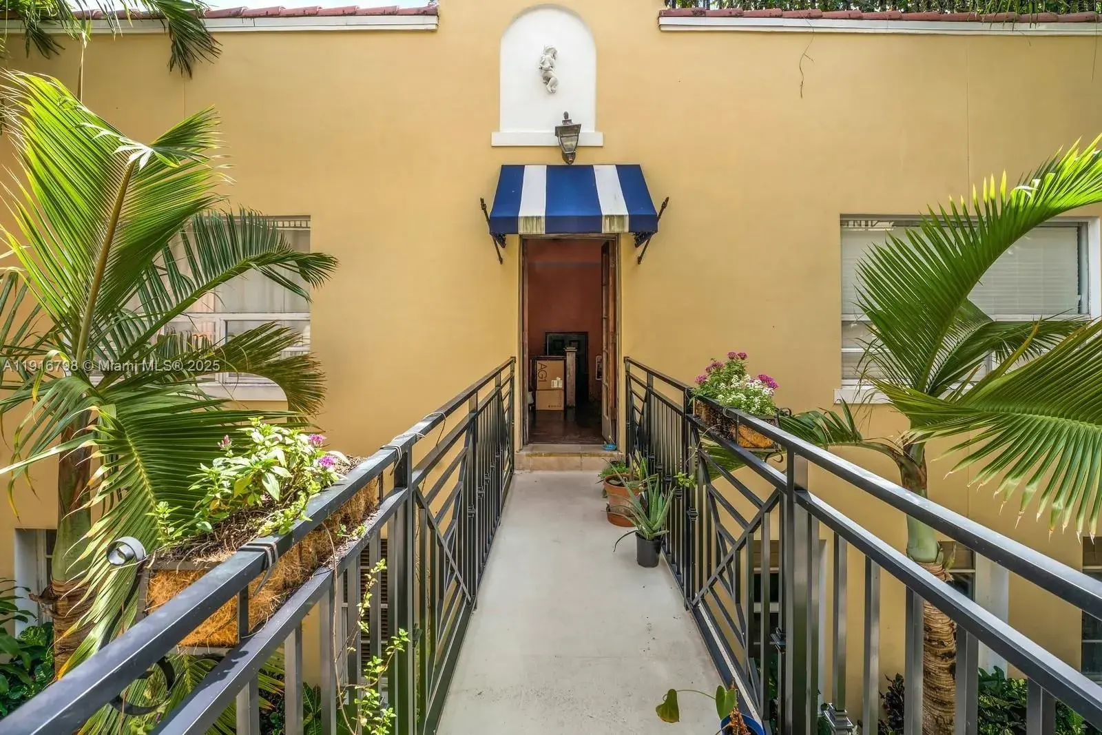 4812 Pine Tree Dr # 206, Miami Beach FL 33140