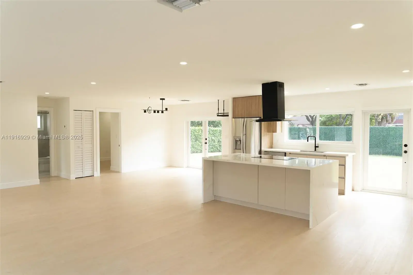 3 bedroom 2 bath Residential for sale at 14868 SW 71st Ln, Miami FL 33193