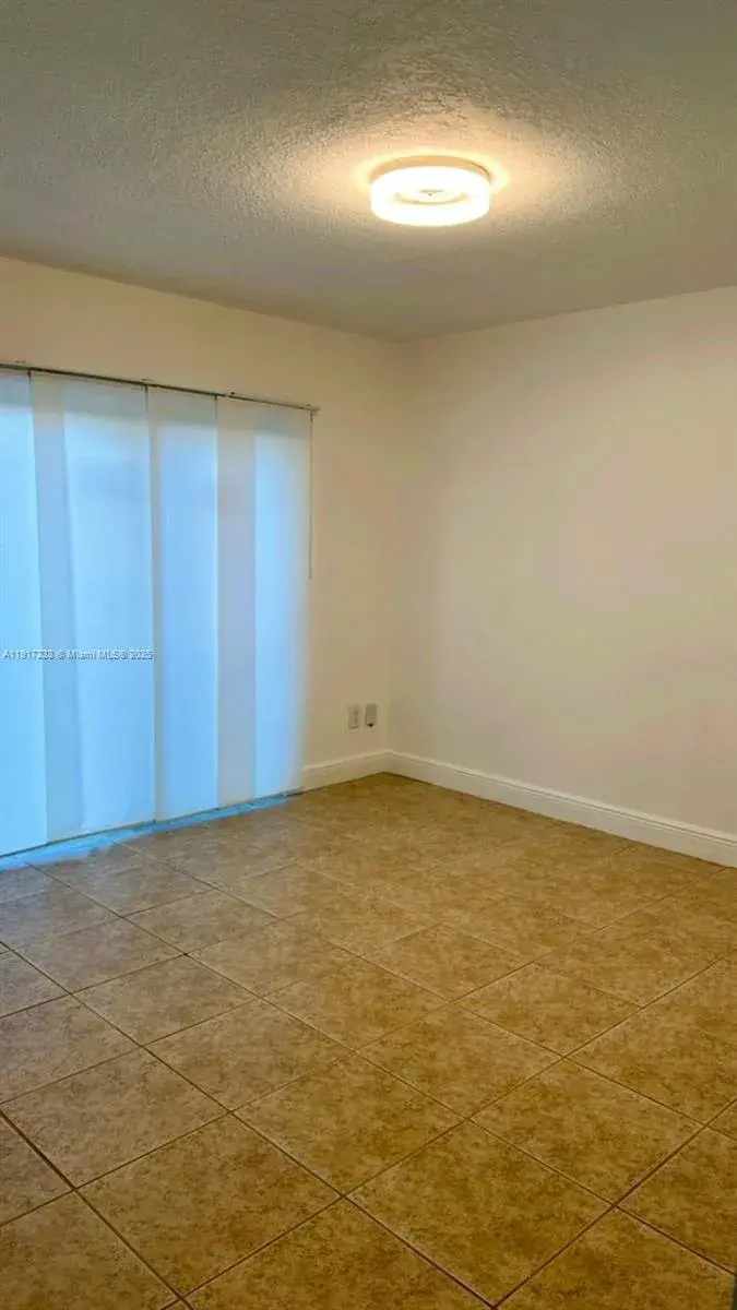 984 W 40th St # 2, Hialeah FL 33012