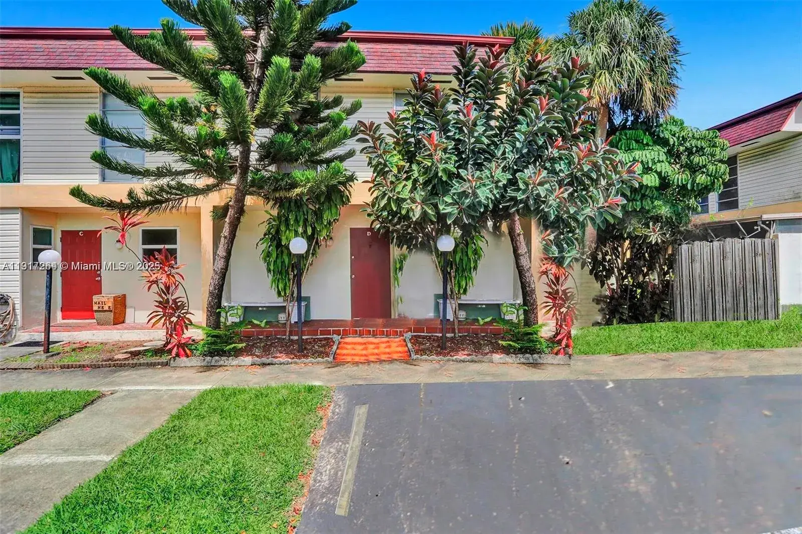 4 bedroom 3 bath Residential for sale at 2701 N 34th Ave # 1D, Hollywood FL 33021
