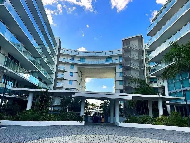1 bedroom 1 bath Residential Lease for rent at 6620 Indian Creek Dr # 617, Miami Beach FL 33141