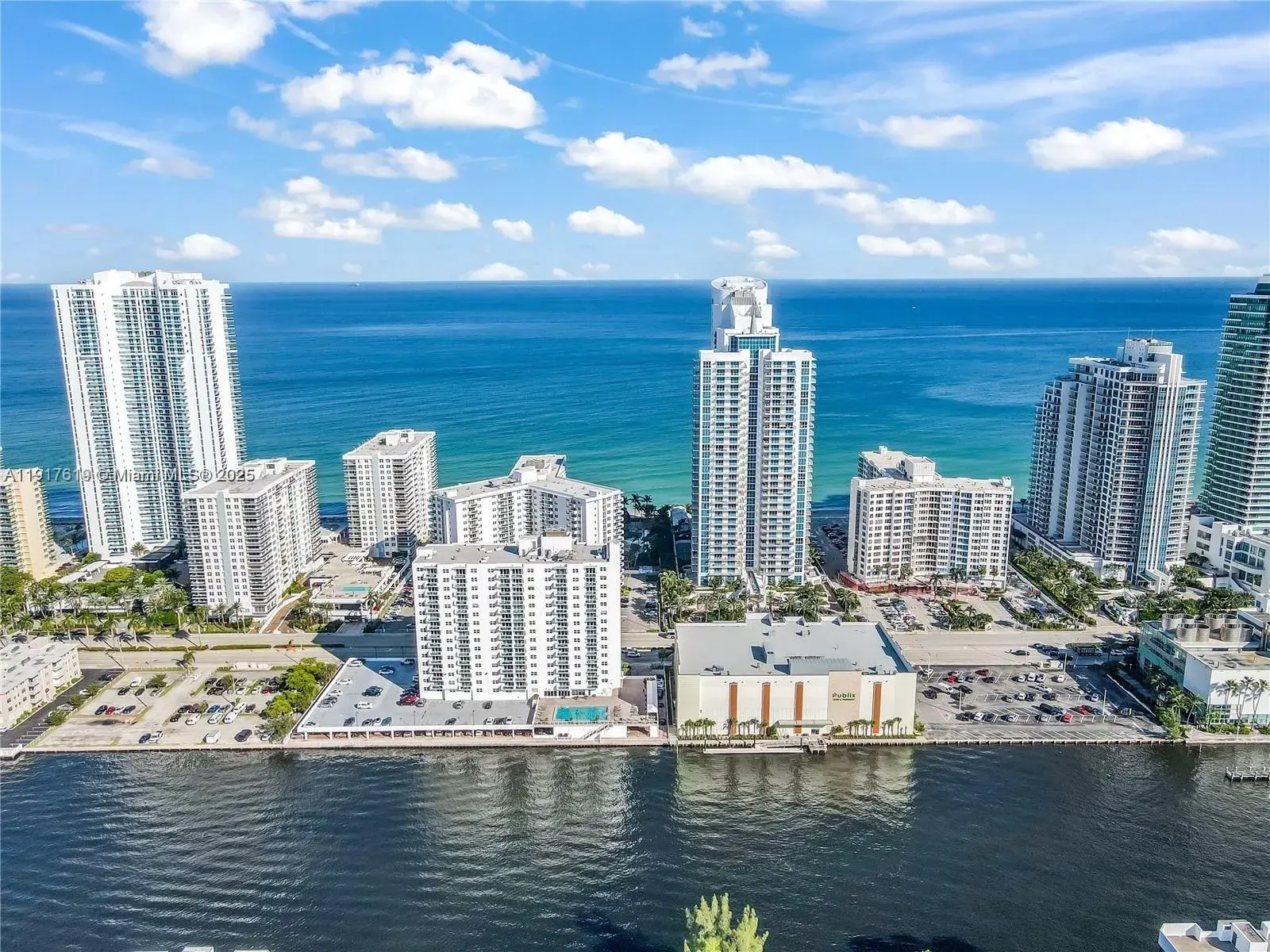 1 bedroom 1 bath Residential for sale at 3000 S Ocean Dr # 718, Hollywood FL 33019