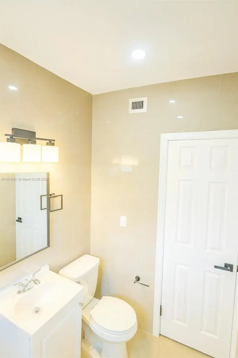 724 NW 3rd Ct # 2, Hallandale Beach FL 33009