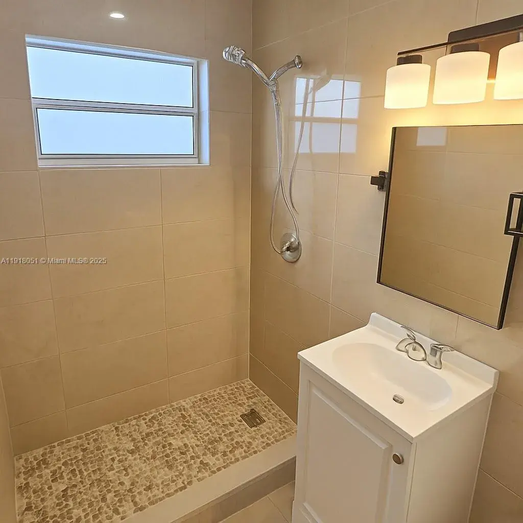 724 NW 3rd Ct # 2, Hallandale Beach FL 33009