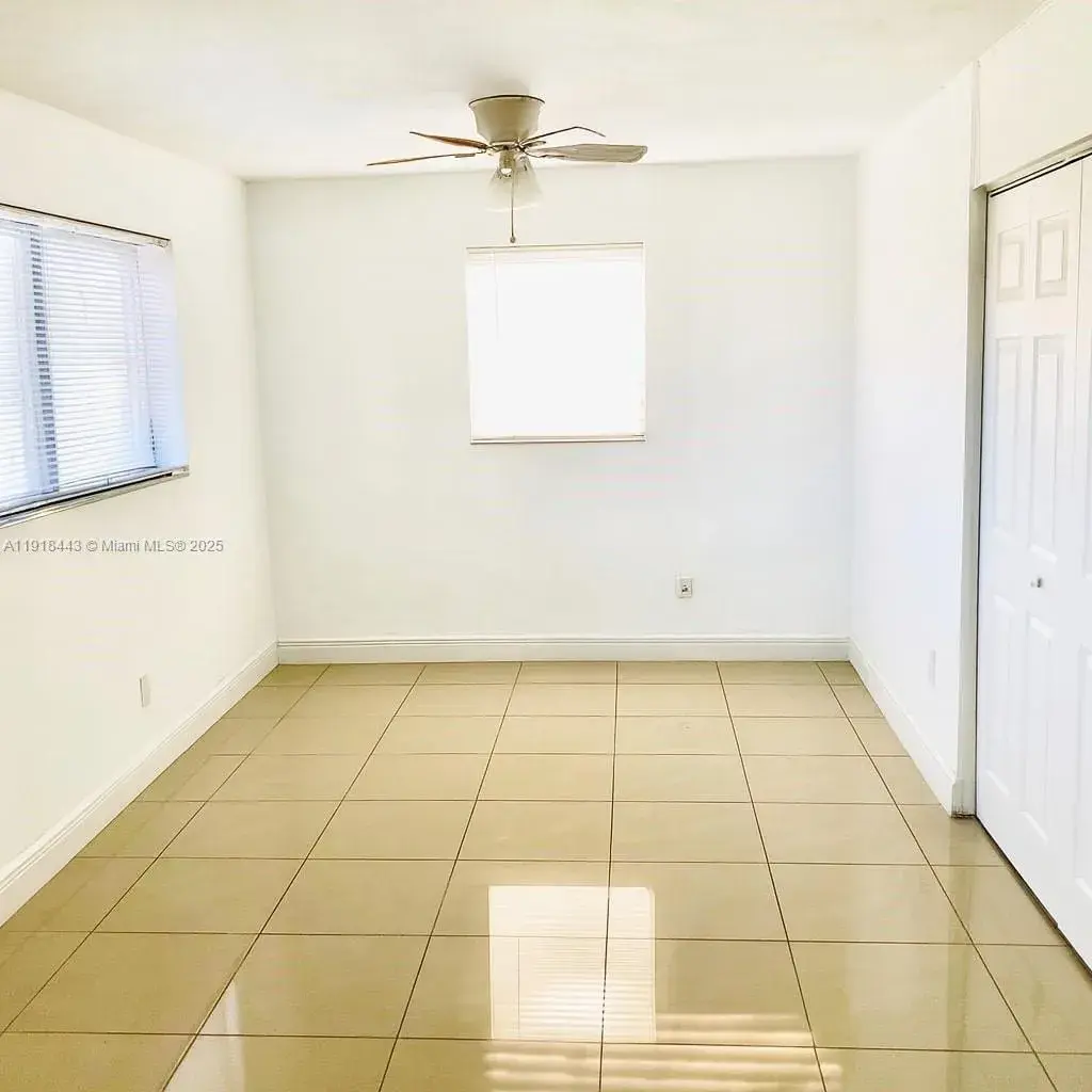 2 bedroom 1 bath Residential Lease for rent at 1025 SE 15th St # 9D, Fort Lauderdale FL 33316