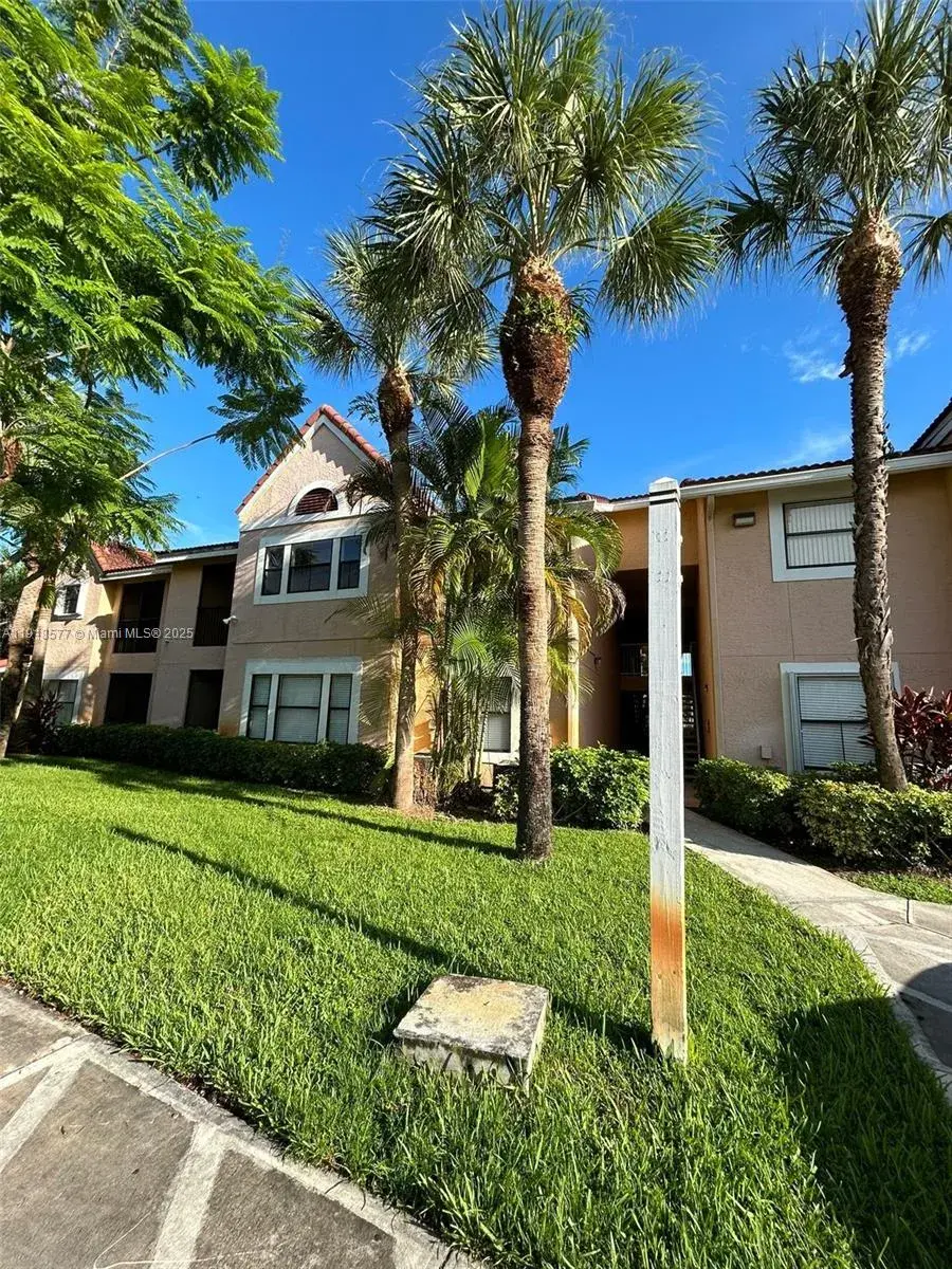 2 bedroom 2 bath Residential Lease for rent at 15661 SW 104th Ter # 322, Miami FL 33196