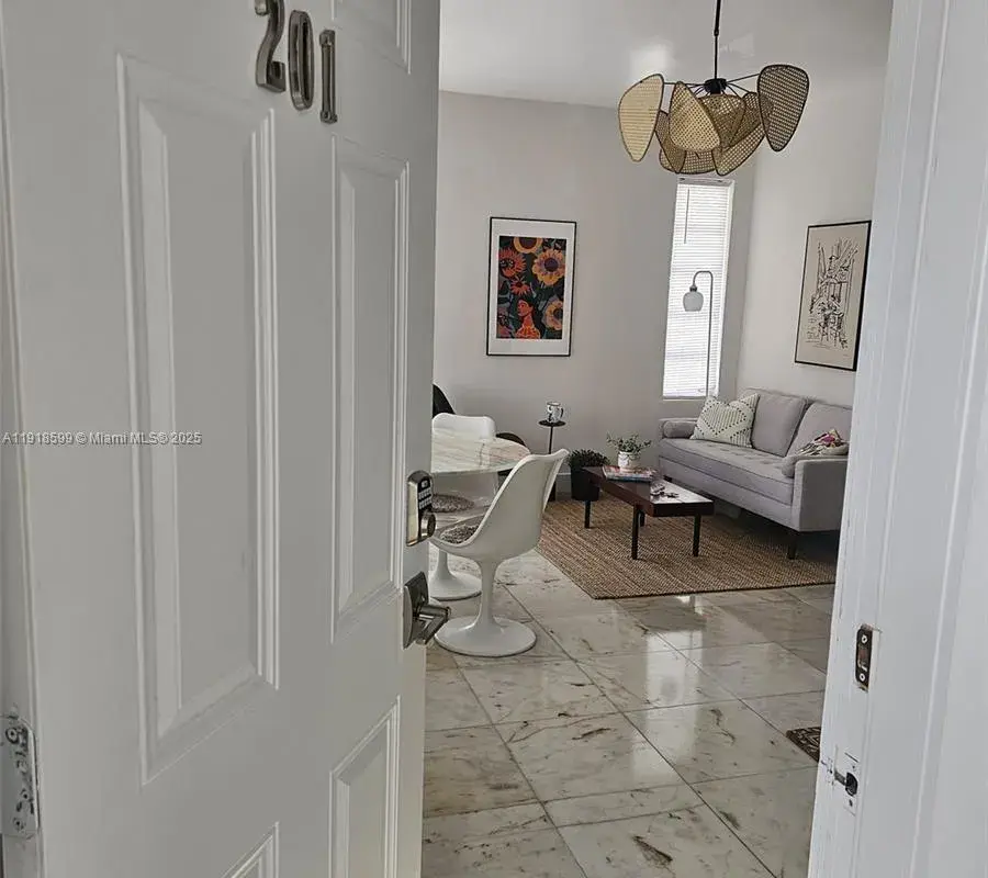801 8th St # 201, Miami Beach FL 33139