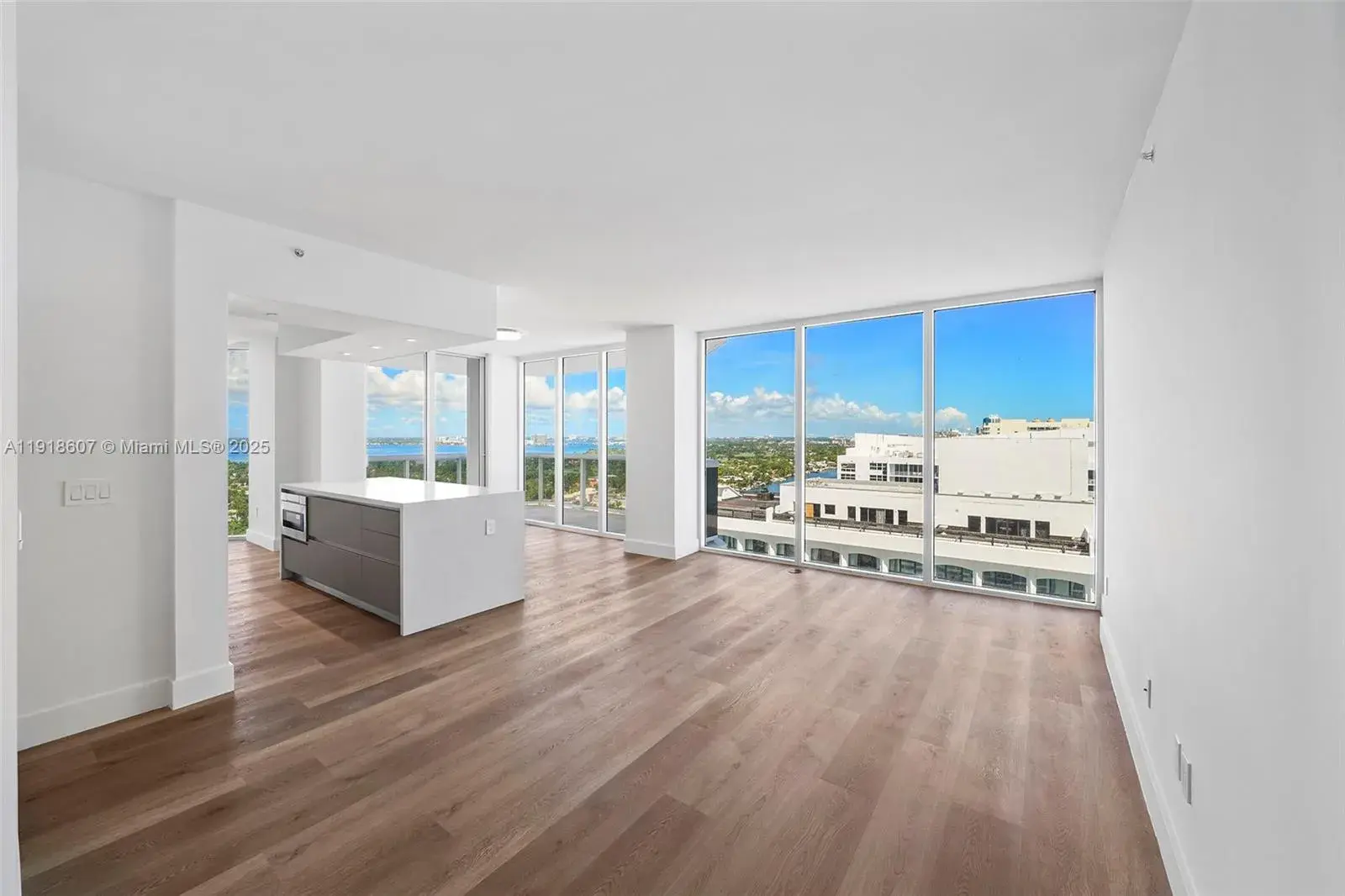 4779 Collins Ave # 2407, Miami Beach FL 33140
