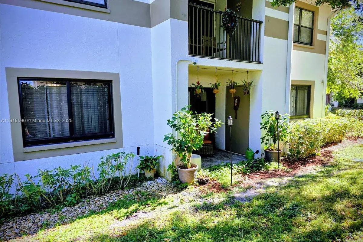570 S Park Rd # 6, Hollywood FL 33021