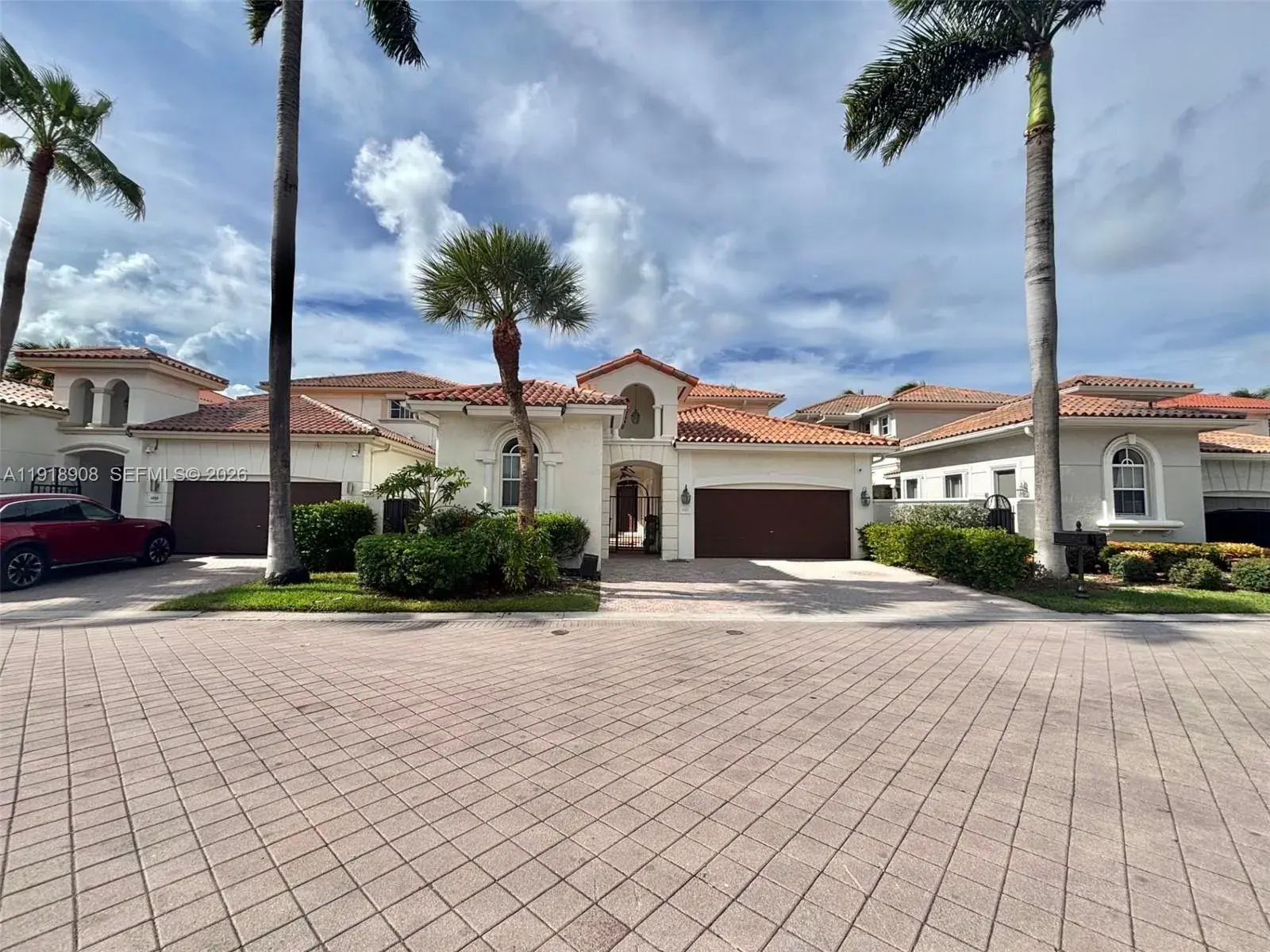 5 bedroom 4 bath Residential Lease for rent at 1141 Waterside Ln, Hollywood FL 33019