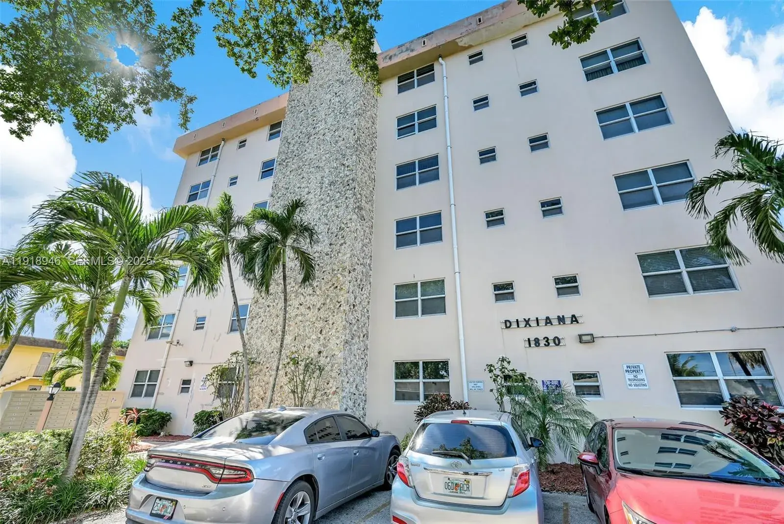 2 bedroom 2 bath Residential for sale at 1830 Dixieanna St # 506, Hollywood FL 33020