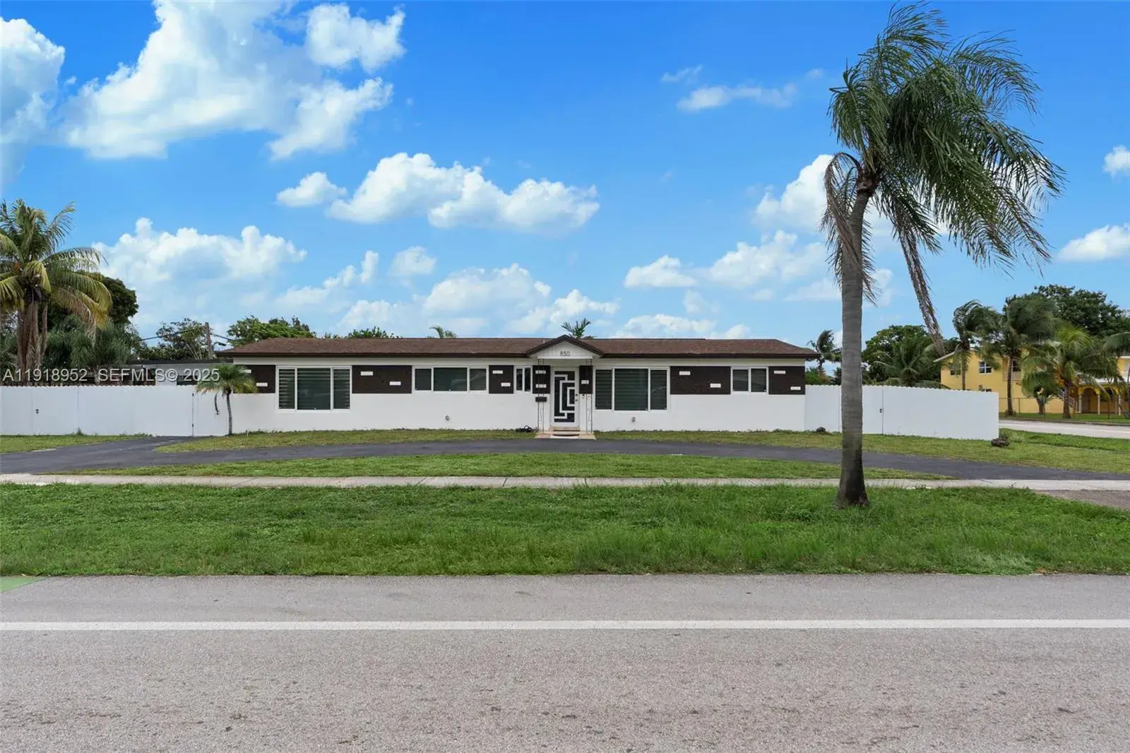 4 bedroom 3 bath Residential for sale at 850 SW 31st Ave, Fort Lauderdale FL 33312