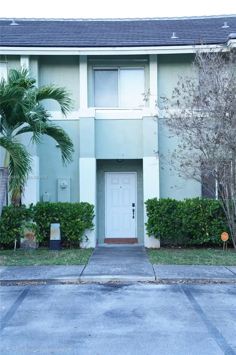 2 bedroom 2 bath Residential for sale at 159 Hidden Ct Rd, Hollywood FL 33023