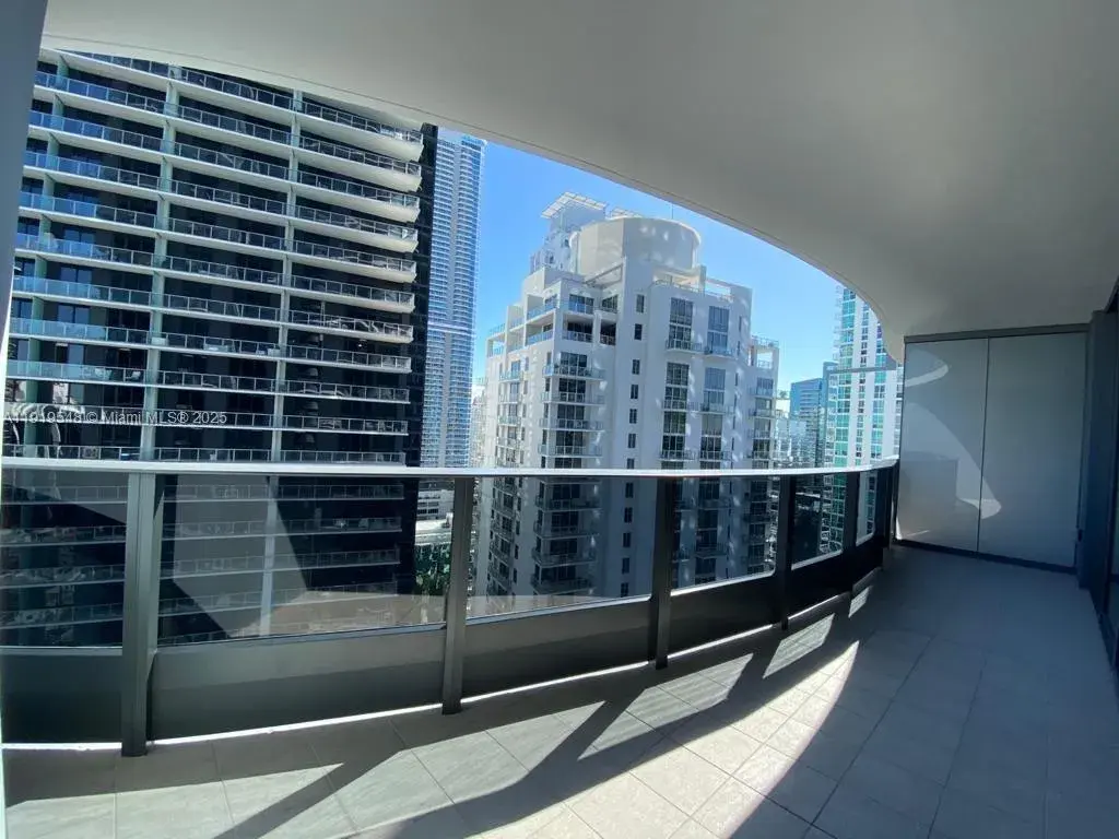 1 bedroom 2 bath Residential for sale at 1000 Brickell Plz # 3207, Miami FL 33131