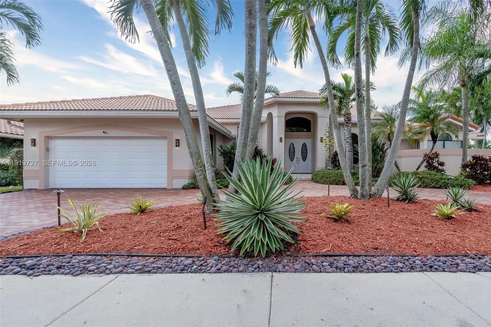 392 Coconut Cir, Weston FL 33326