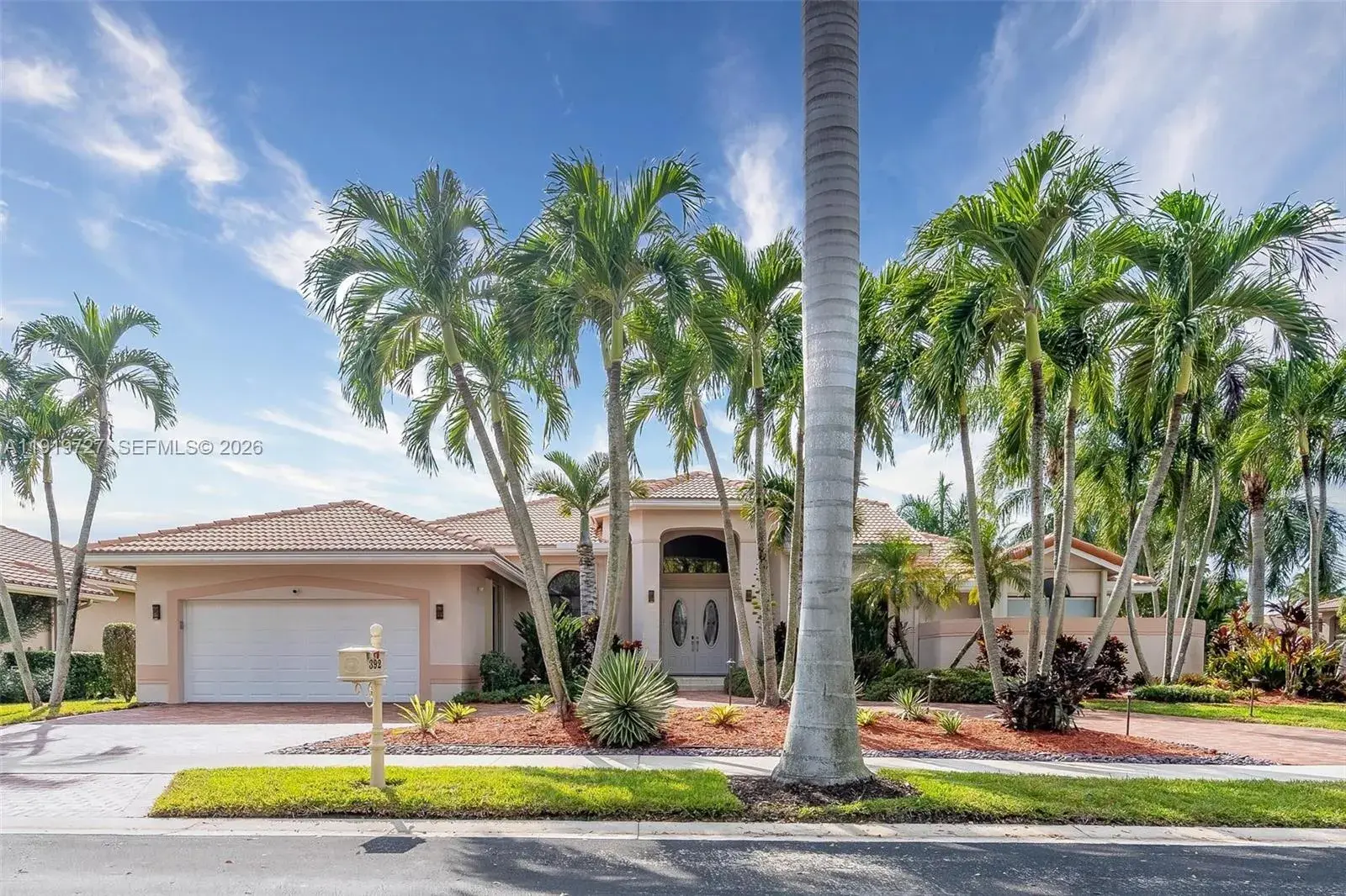 392 Coconut Cir, Weston FL 33326