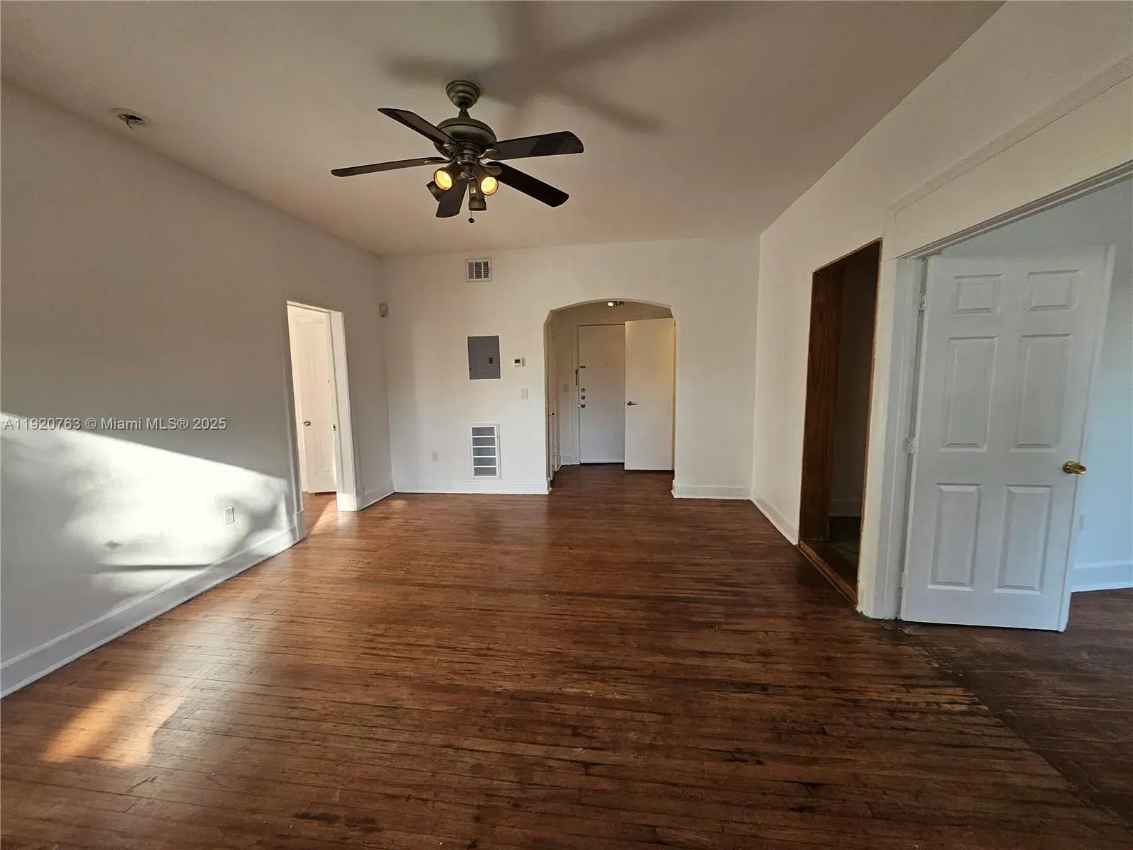 2 bedroom 2 bath for sale at 900 16th St # 207, Miami Beach FL 33139