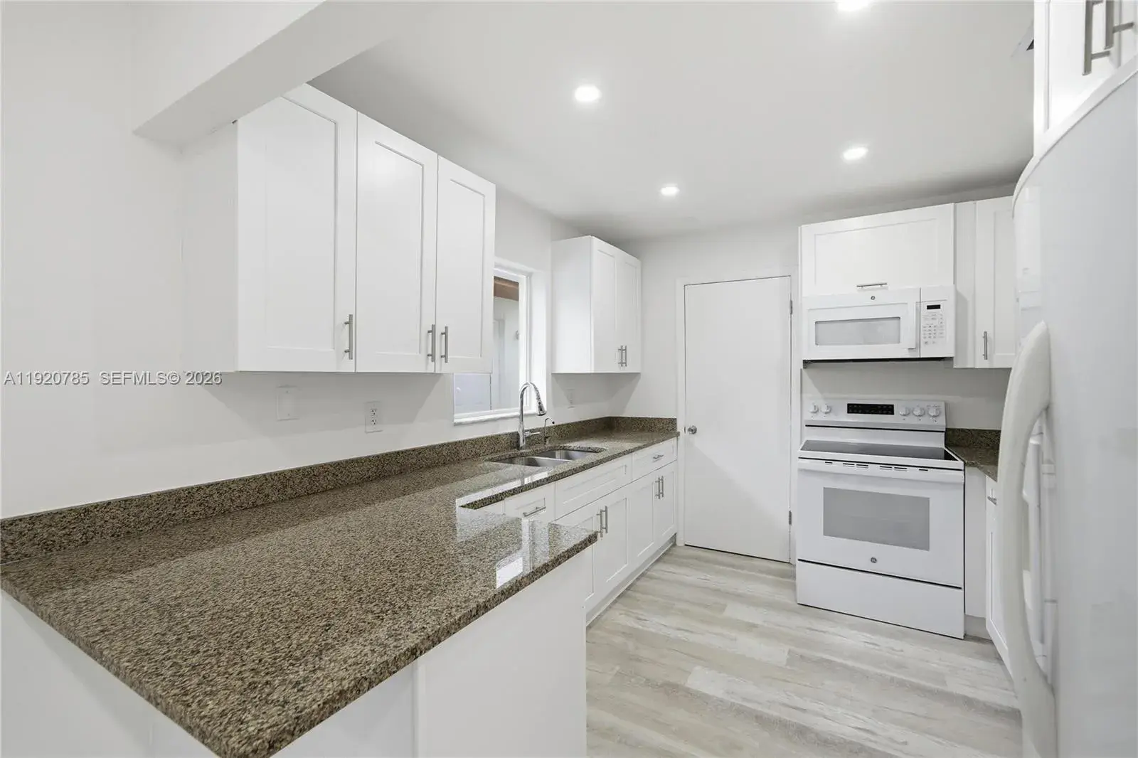 1281 W 42nd St, Hialeah FL 33012