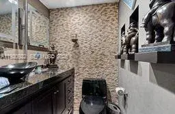 1985 S Ocean Dr # 17D, Hallandale Beach FL 33009