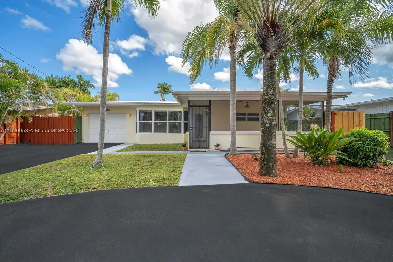 3 bedroom 3 bath Residential for sale at 2478 Cat Cay Ln, Fort Lauderdale FL 33312