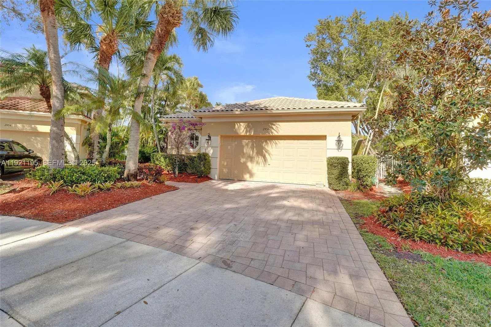 2456 Bay Isle Ct, Weston FL 33327