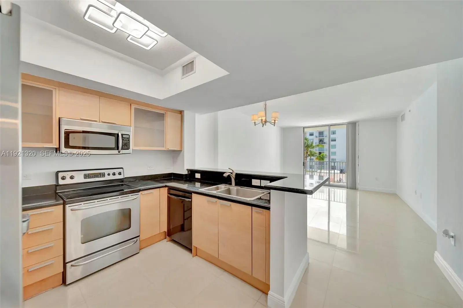 1 bedroom 1 bath Residential for sale at 140 S Dixie Hwy # 602, Hollywood FL 33020