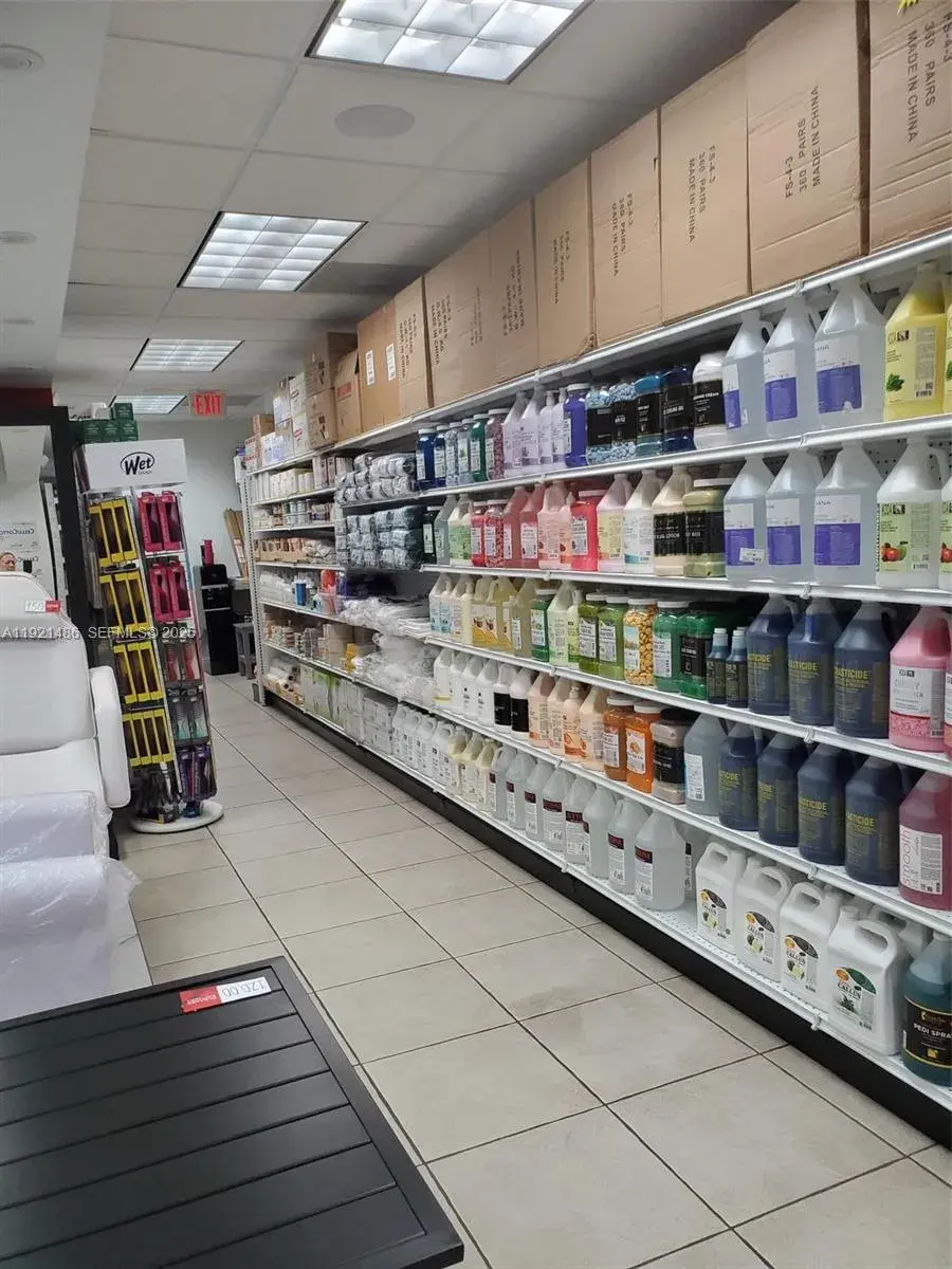 7101 SW 8th St, Miami FL 33144