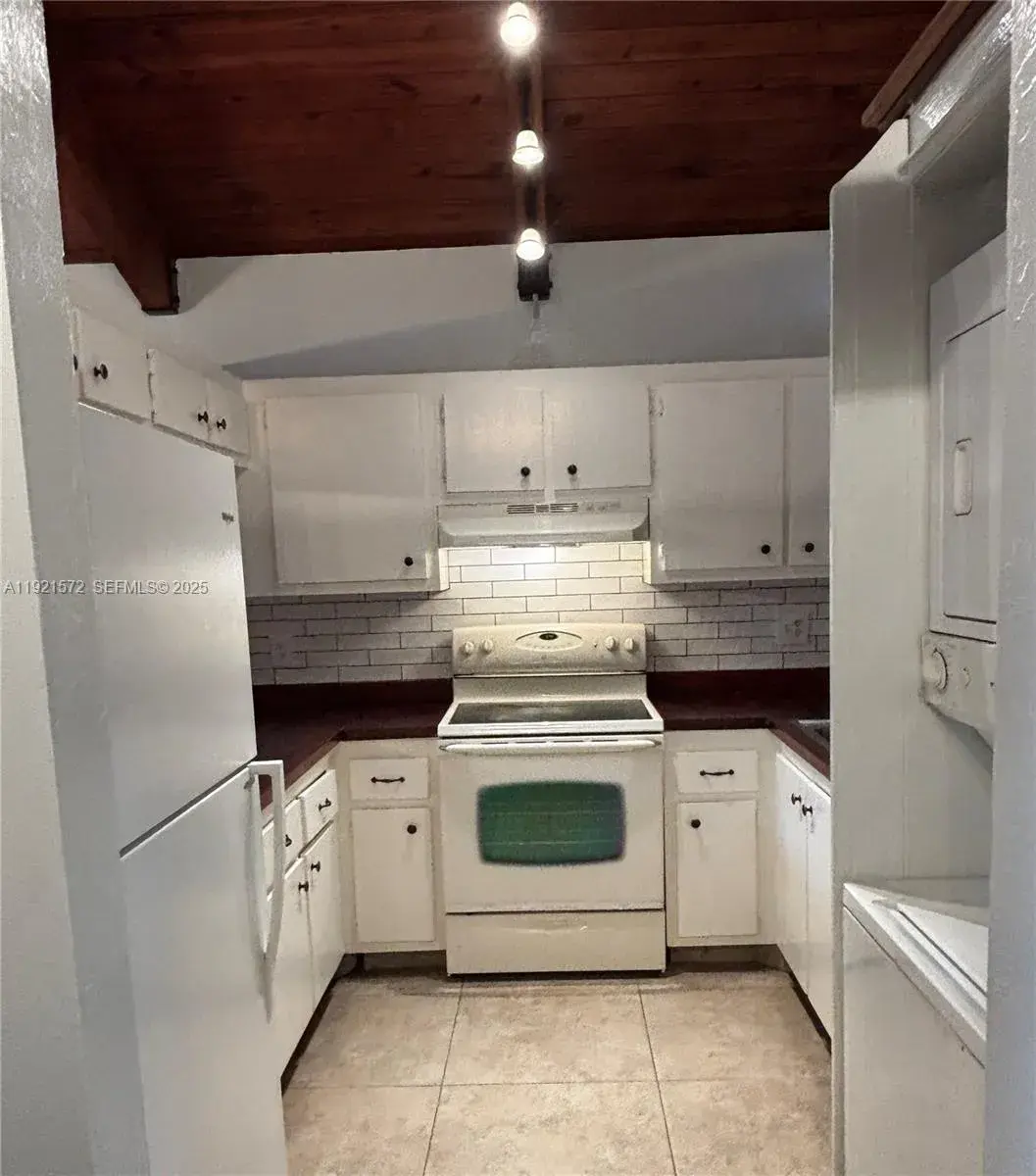 6180 NW 32nd Ter, Fort Lauderdale FL 33309