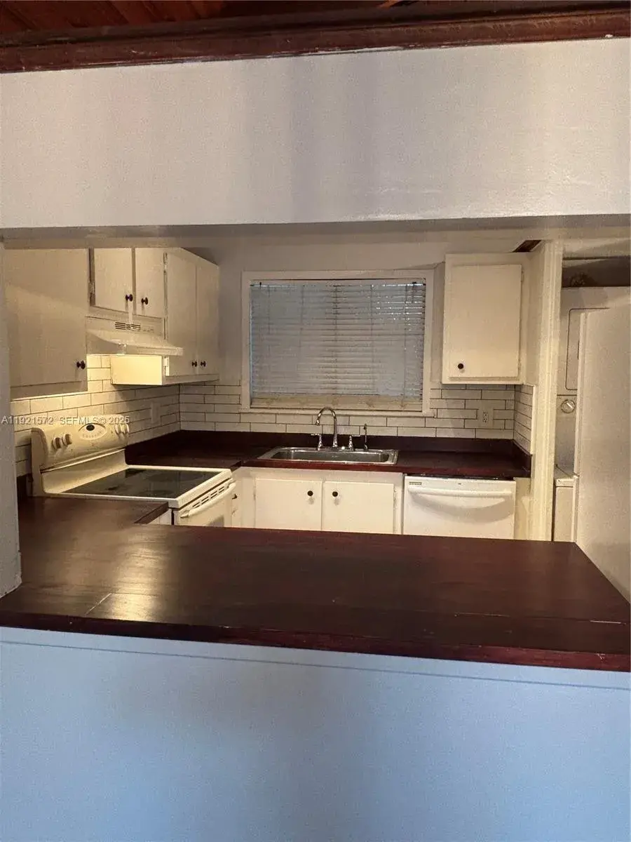 6180 NW 32nd Ter, Fort Lauderdale FL 33309