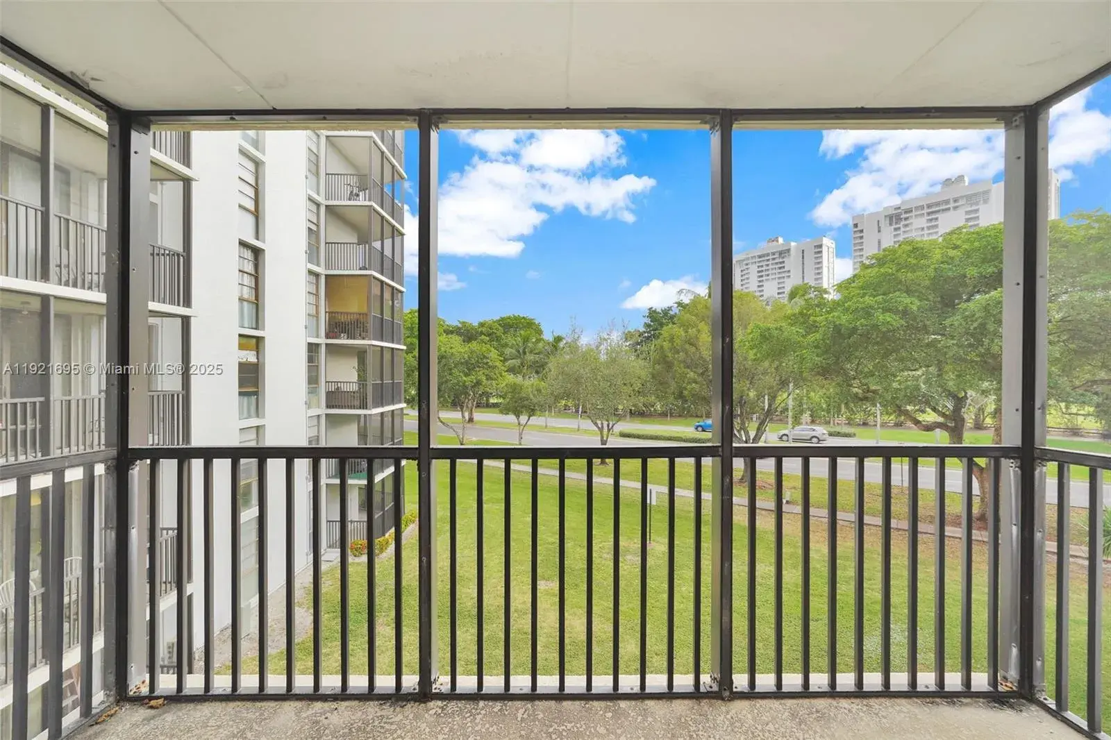 2 bedroom 2 bath Residential Lease for rent at 3401 N Country Club Dr # 307, Aventura FL 33180