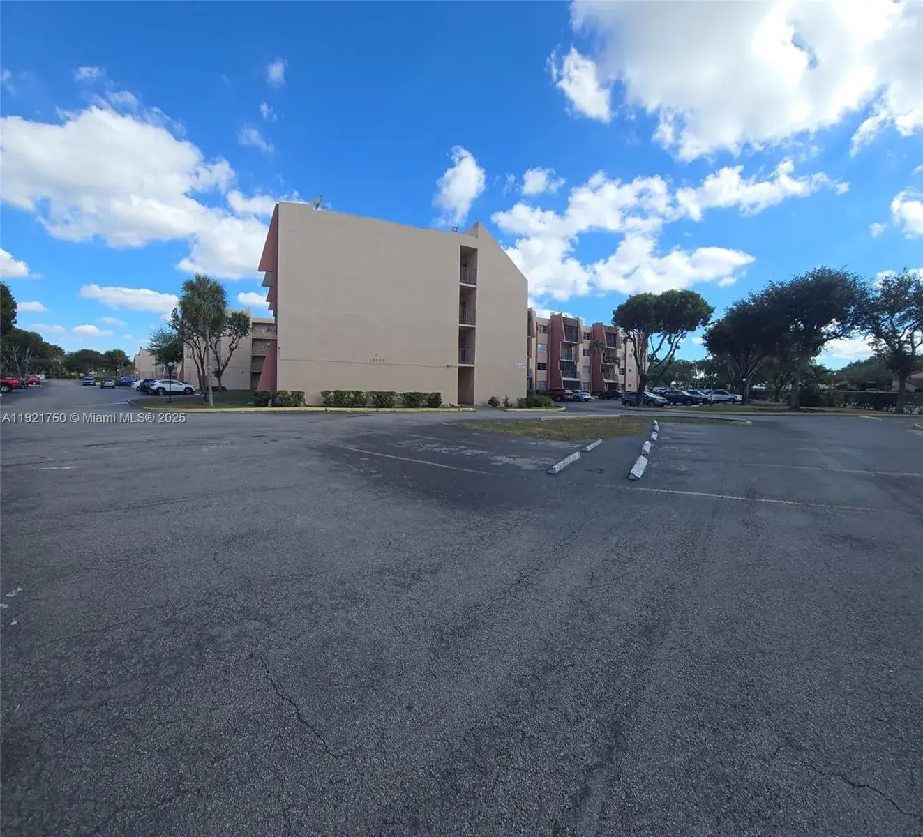 13707 Kendale Lakes Cir, Miami FL 33183