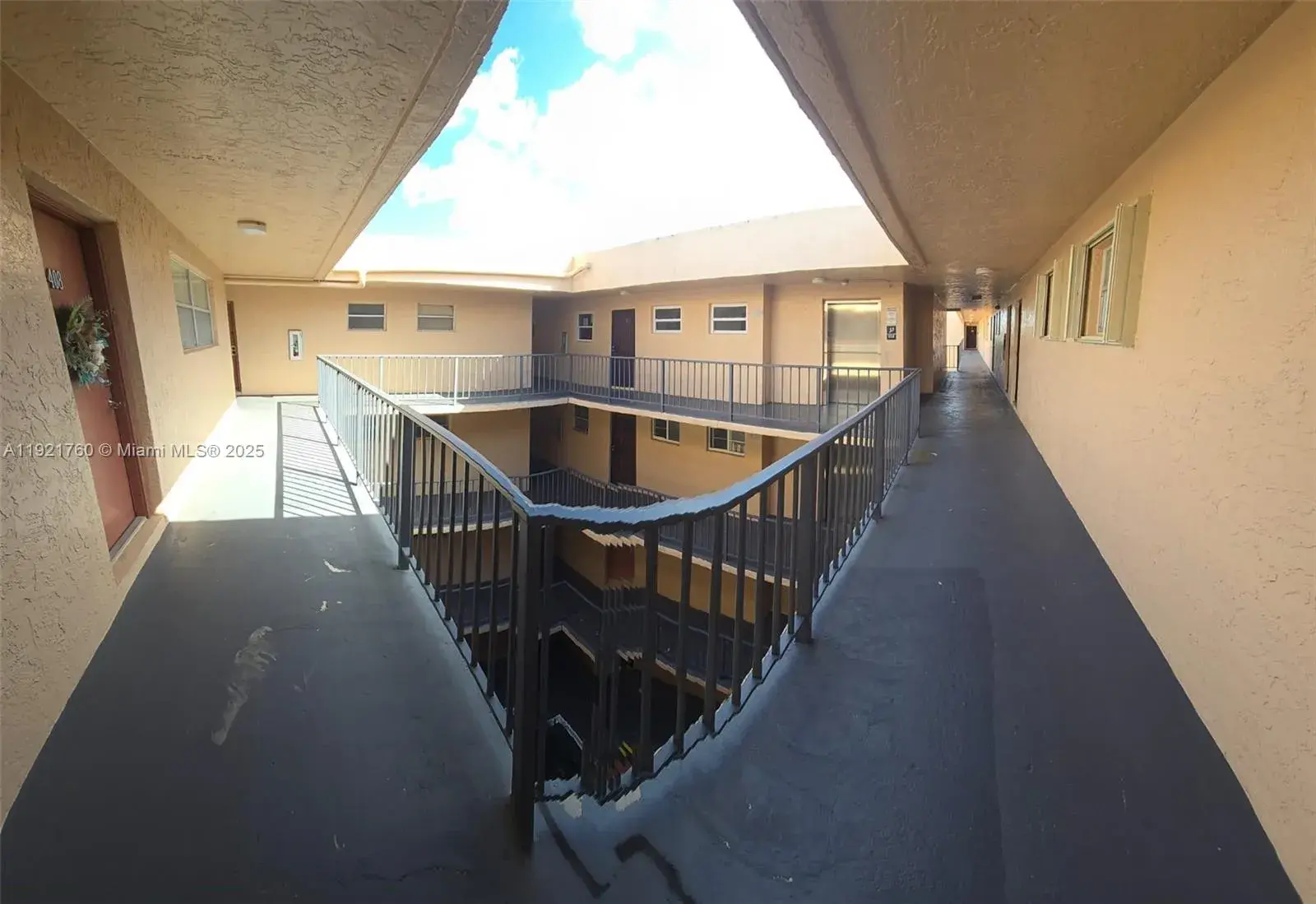 13707 Kendale Lakes Cir, Miami FL 33183
