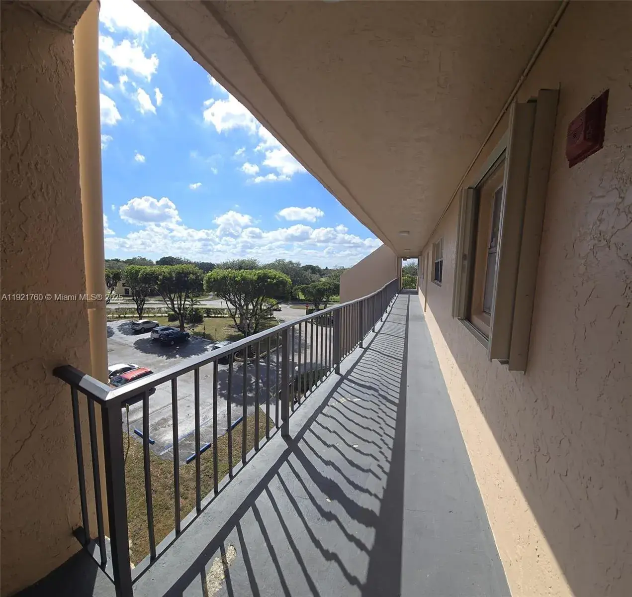 13707 Kendale Lakes Cir, Miami FL 33183