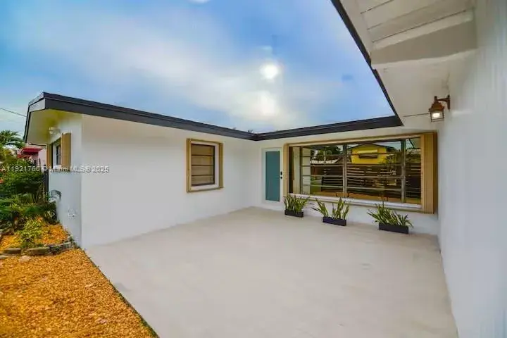 2443 Tortugas Ln, Fort Lauderdale FL 33312