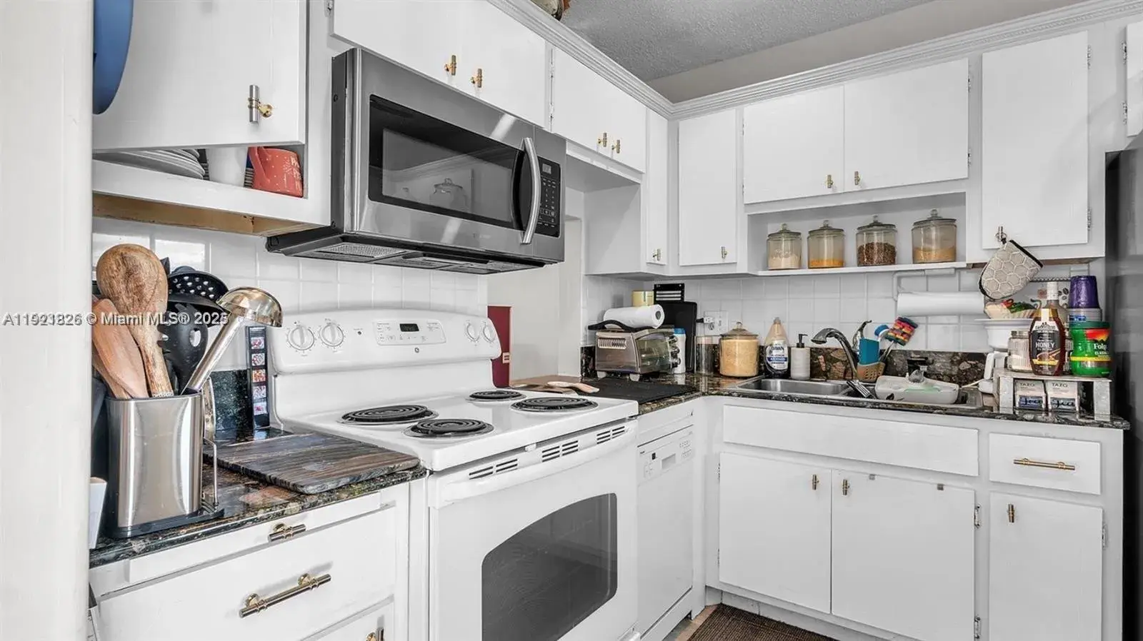 2223 Park Ln # 207, Hollywood FL 33021