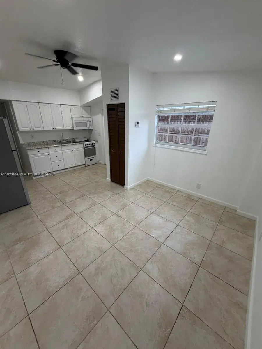 830 SW 6th St # B, Hallandale Beach FL 33009