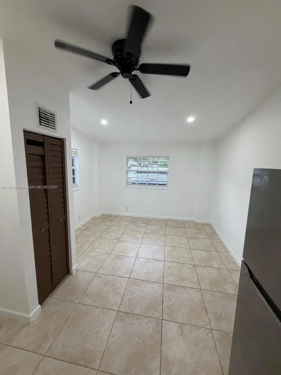830 SW 6th St # B, Hallandale Beach FL 33009