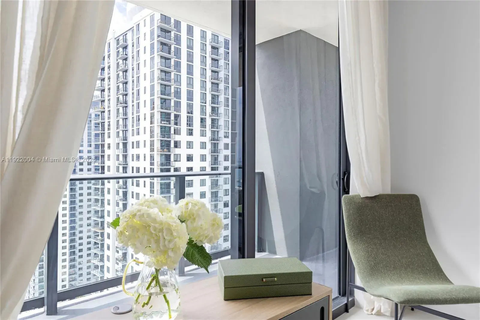 2 bedroom 2 bath Residential for sale at 159 NE 6th St # 3002, Miami FL 33132
