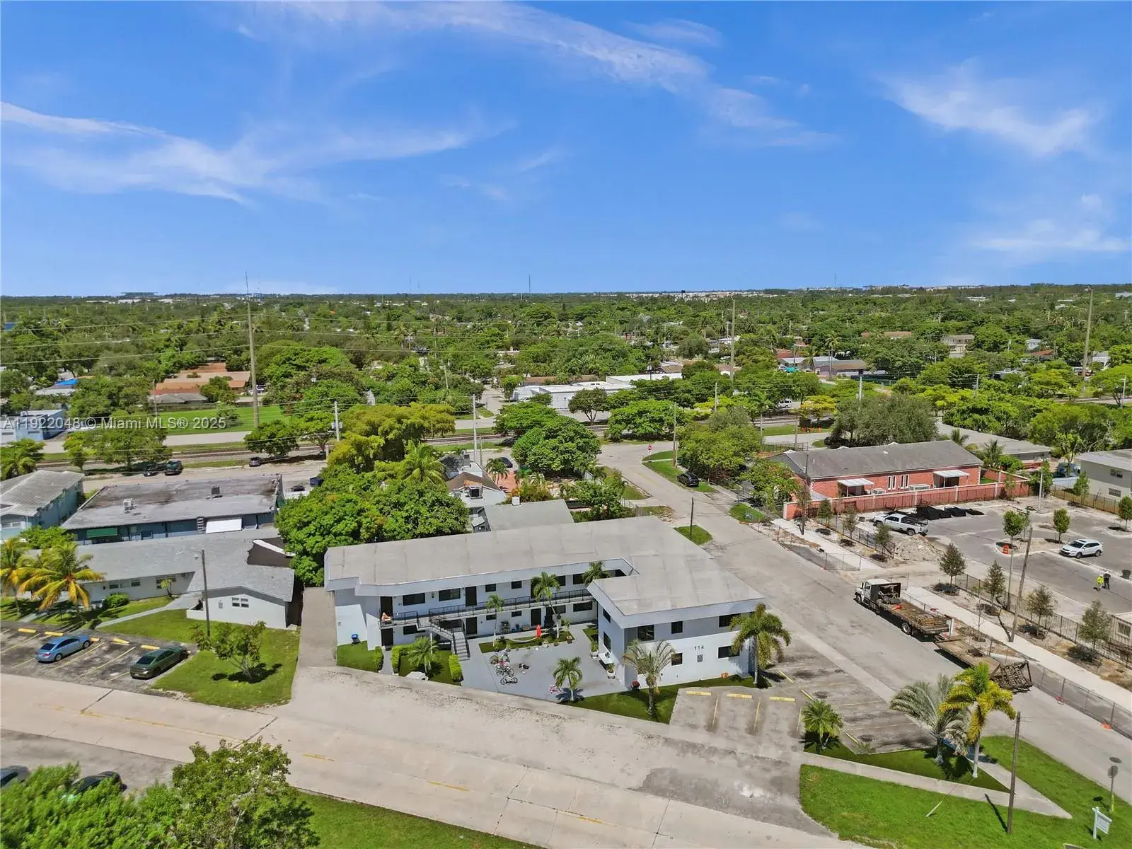 114 SE 8th St # 203, Hallandale Beach FL 33009