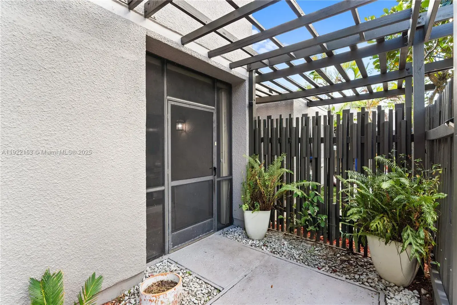 1523 NW 113th Way, Pembroke Pines FL 33026