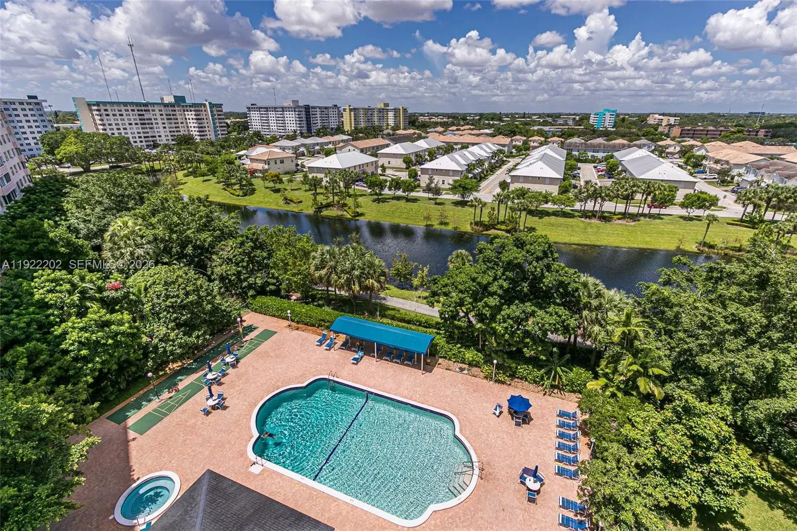 1 bedroom 1 bath Residential for sale at 4001 Hillcrest Dr # 609, Hollywood FL 33021
