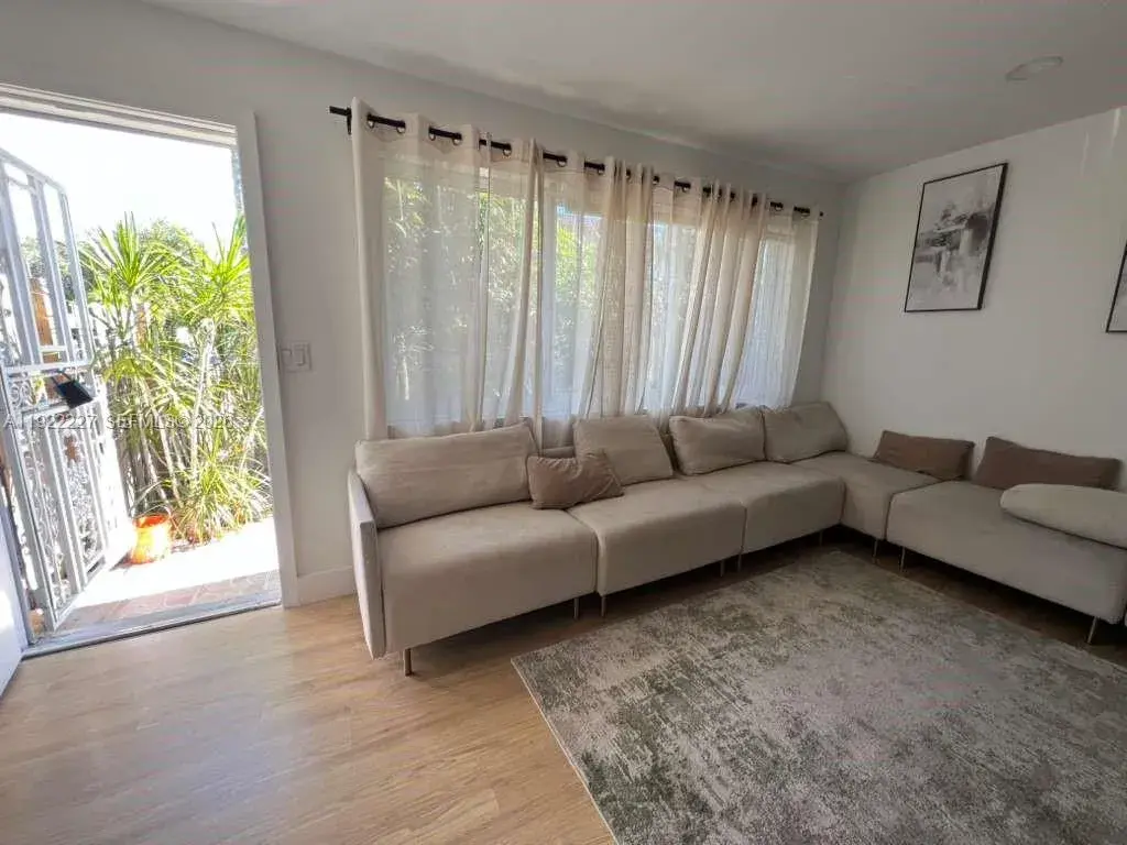 1480 NE 151st St # 101, Miami FL 33162
