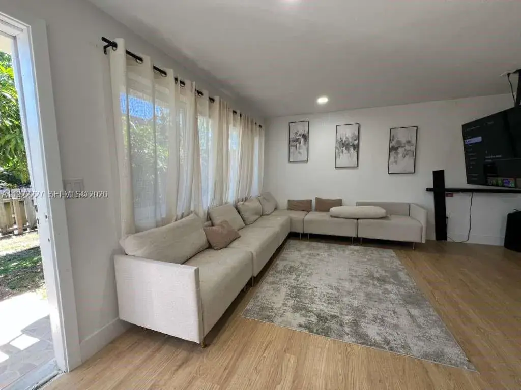 1480 NE 151st St # 101, Miami FL 33162